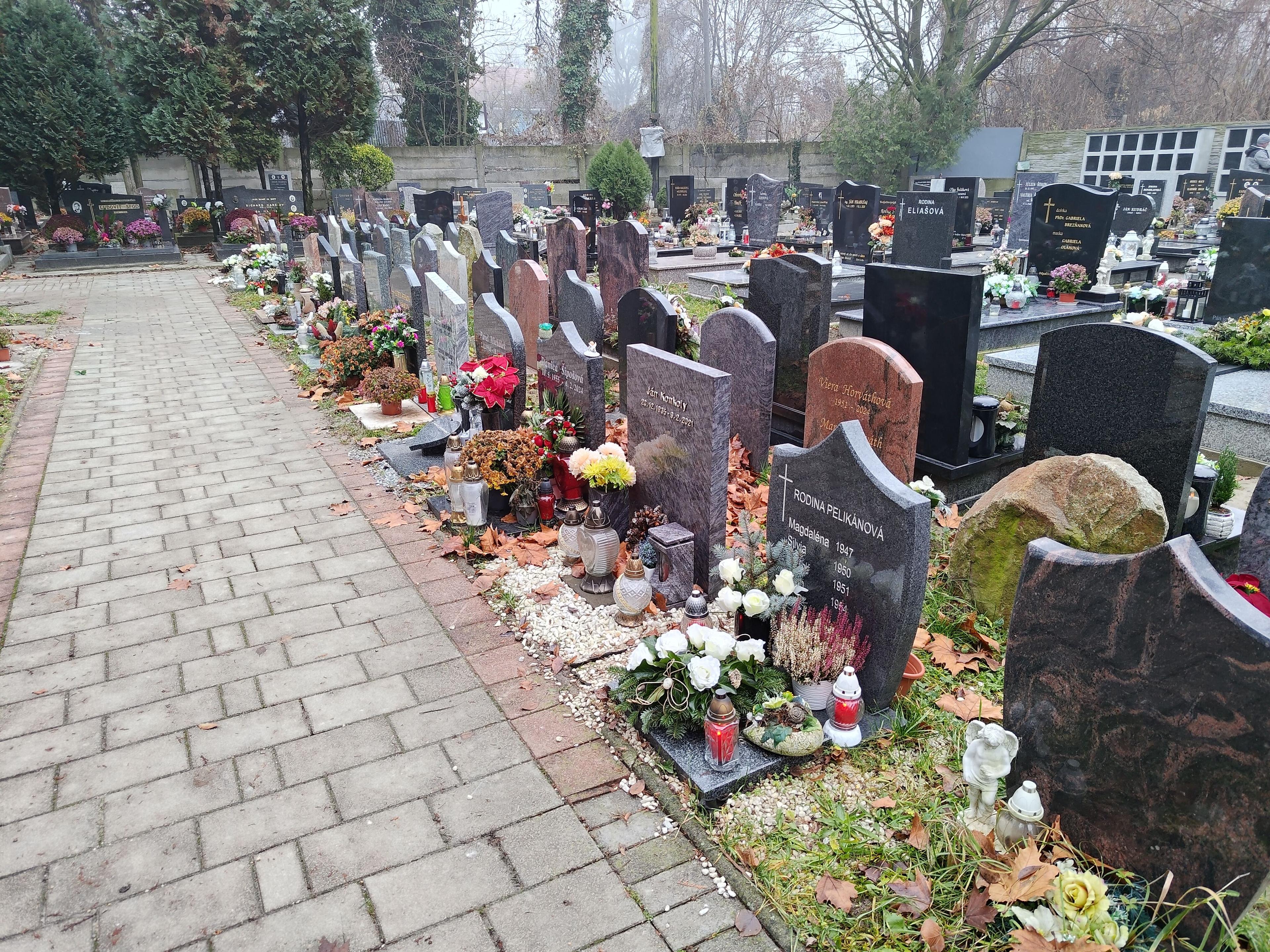 Hotové komplety EKO urnových miest